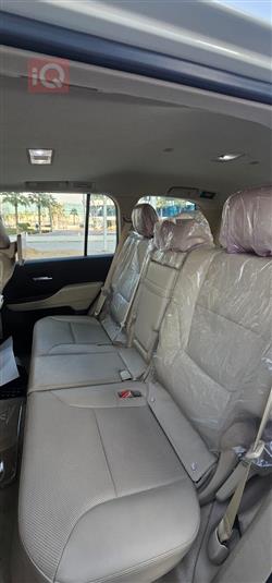 تۆیۆتا لاند کروزەر